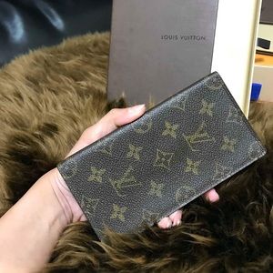 ⛔️SOLD⛔️Authentic Louis Vuitton Checkbook holder